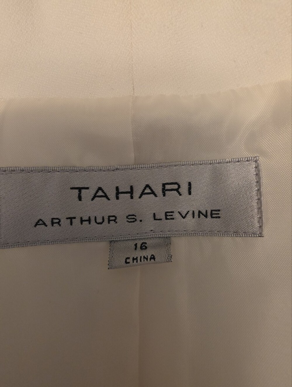 Tahari Arthur S. Levine Cream Blazer with Black Trim Contrast - Size 16 - Picture 3 of 6